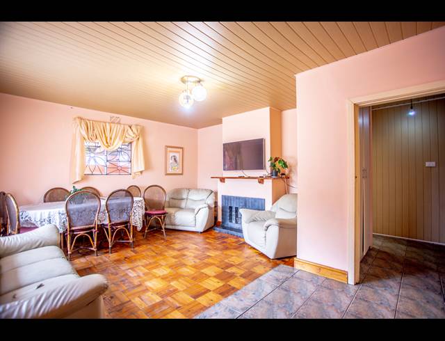 4 BEDROOM FREEHOLD FOR SALE IN THORNTON